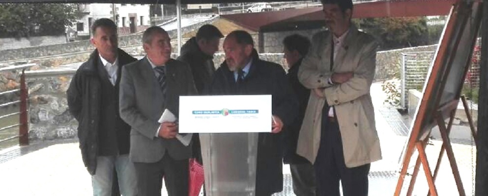 Visita a las obras en el Urumea a su paso por el barrio donostiarra de Martutene para defenderlo de las recurrentes crecidas del r&iacute;o