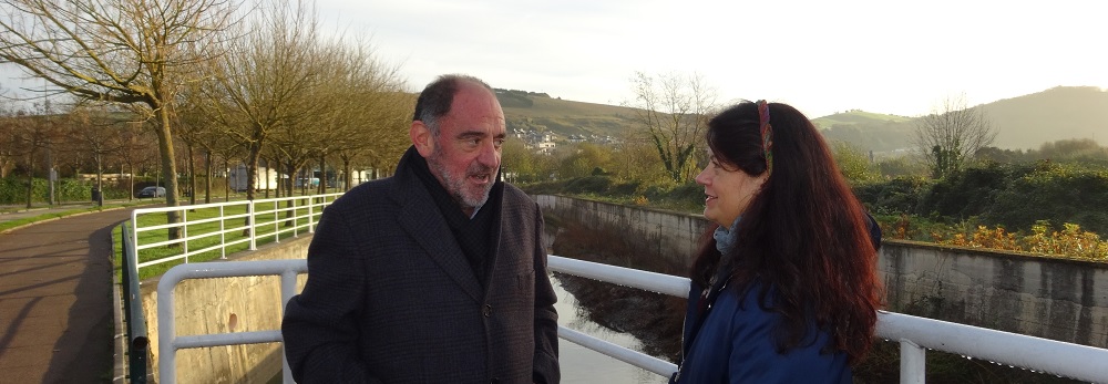 Ernesto Martinez de Cabredo y Gloria Vazquez en la visita a las obras de Zarautz