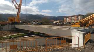 
      Aretxagako_zubia_berria_eraikitzen_-_Construyendo_el_nuevo_puente_de_Aretxaga.jpg
    