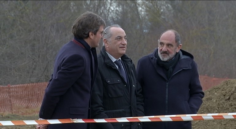 El consejero de Medio Ambiente, Planificaci&oacute;n Territorial y Vivienda, I&ntilde;aki Arriola, y, el alcalde de Vitoria-Gasteiz, Gorka Urtaran, han visitado las obras de la segunda fase del proyecto de defensa ante inundaciones del r&iacute;o Zadorra que URA est&aacute; acometiendo en el tramo entre el puente de Abetxuko y el puente de Gamarra Mayor