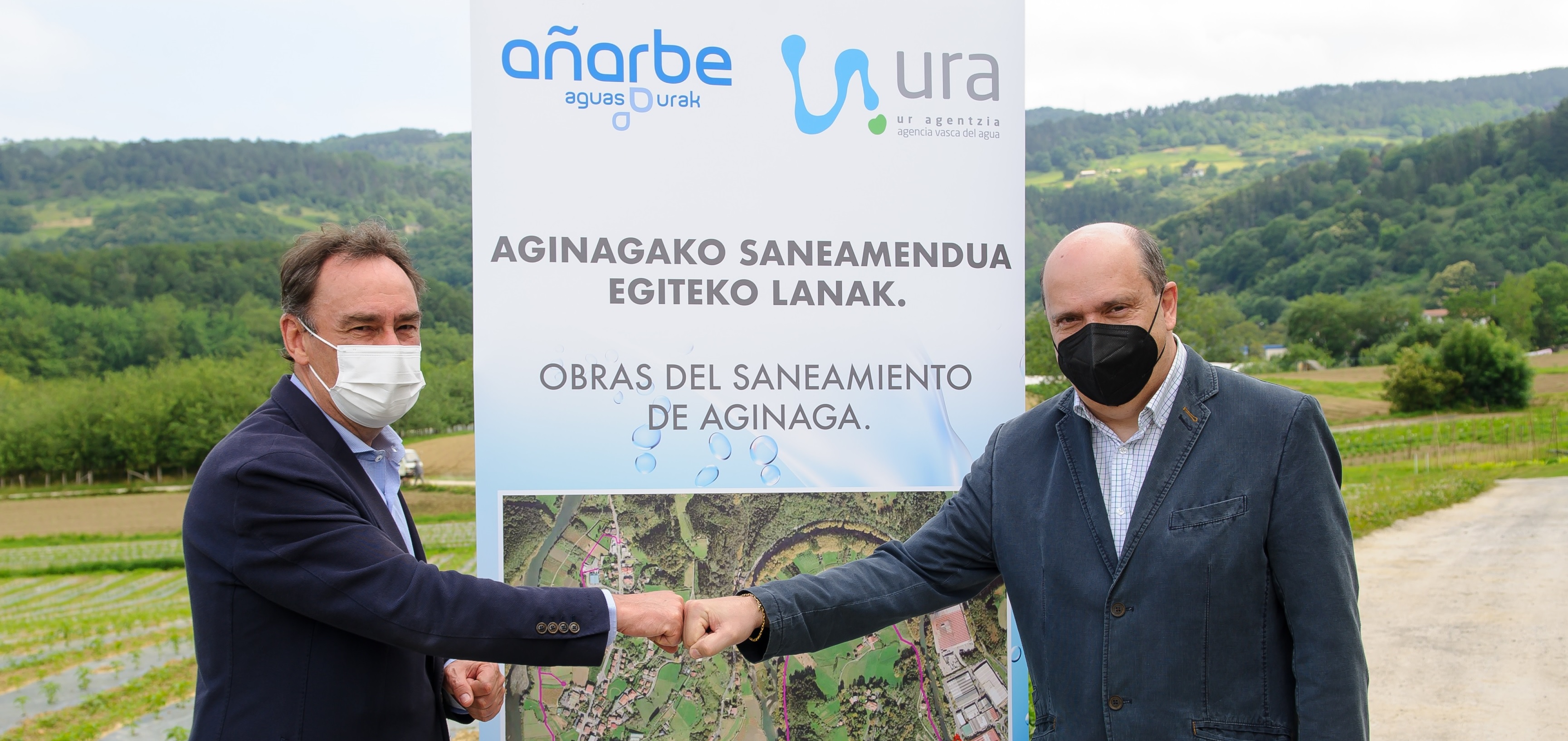 Jaime Dominguez Presidente de Aguas de A&ntilde;arbe y Antonio Aiz Director de URA en la visita a Aginaga